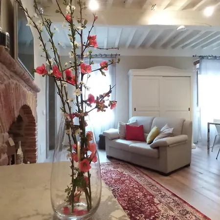 Io E Te Centro Storico - Seconda Doccia Su Romantica Corte Διαμέρισμα